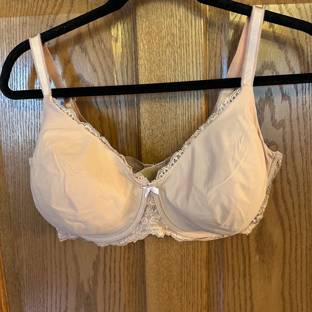 Victoria's Secret Beige Full Coverage Underwire Bra-lightly lined.  Size 40DD.
